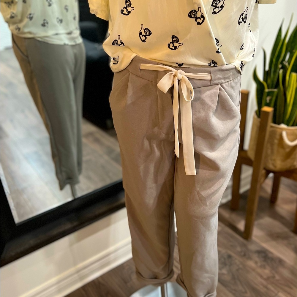 Stylish cropped dress pant